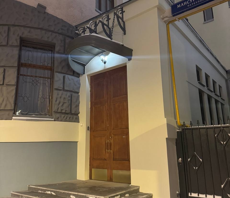 Suriya səfirliyində bayraq götürüldü