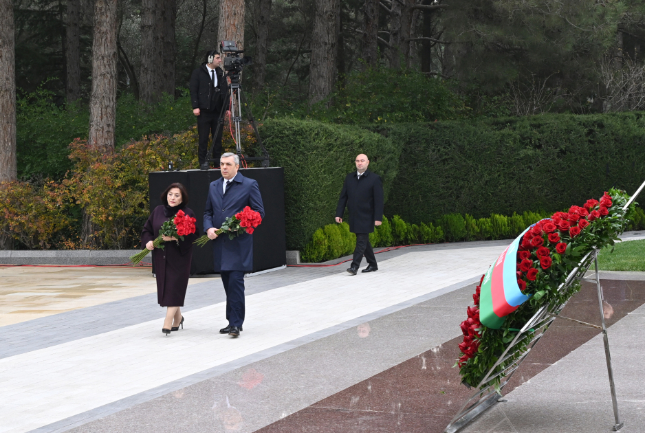 Dövlət və hökumət rəsmiləri Fəxri xiyabanda - FOTO