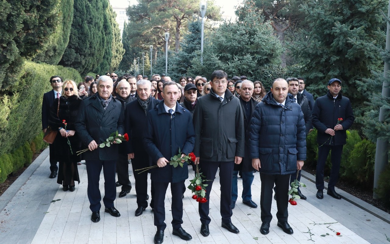 Dövlət Komitəsində Heydər Əliyevin xatirəsi anılıb - FOTOLAR