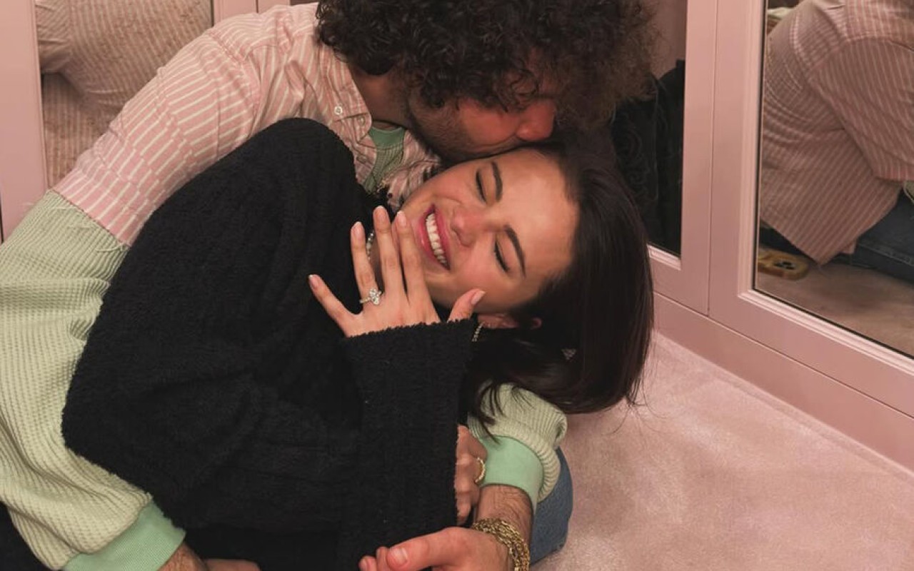 Selena Qomez nişanlandı - FOTO
