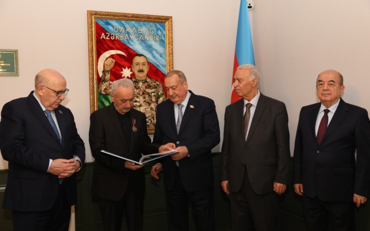 Ağsaqqallar Şurası Eynəddin Məmmədovu təltif etdi - FOTOLAR