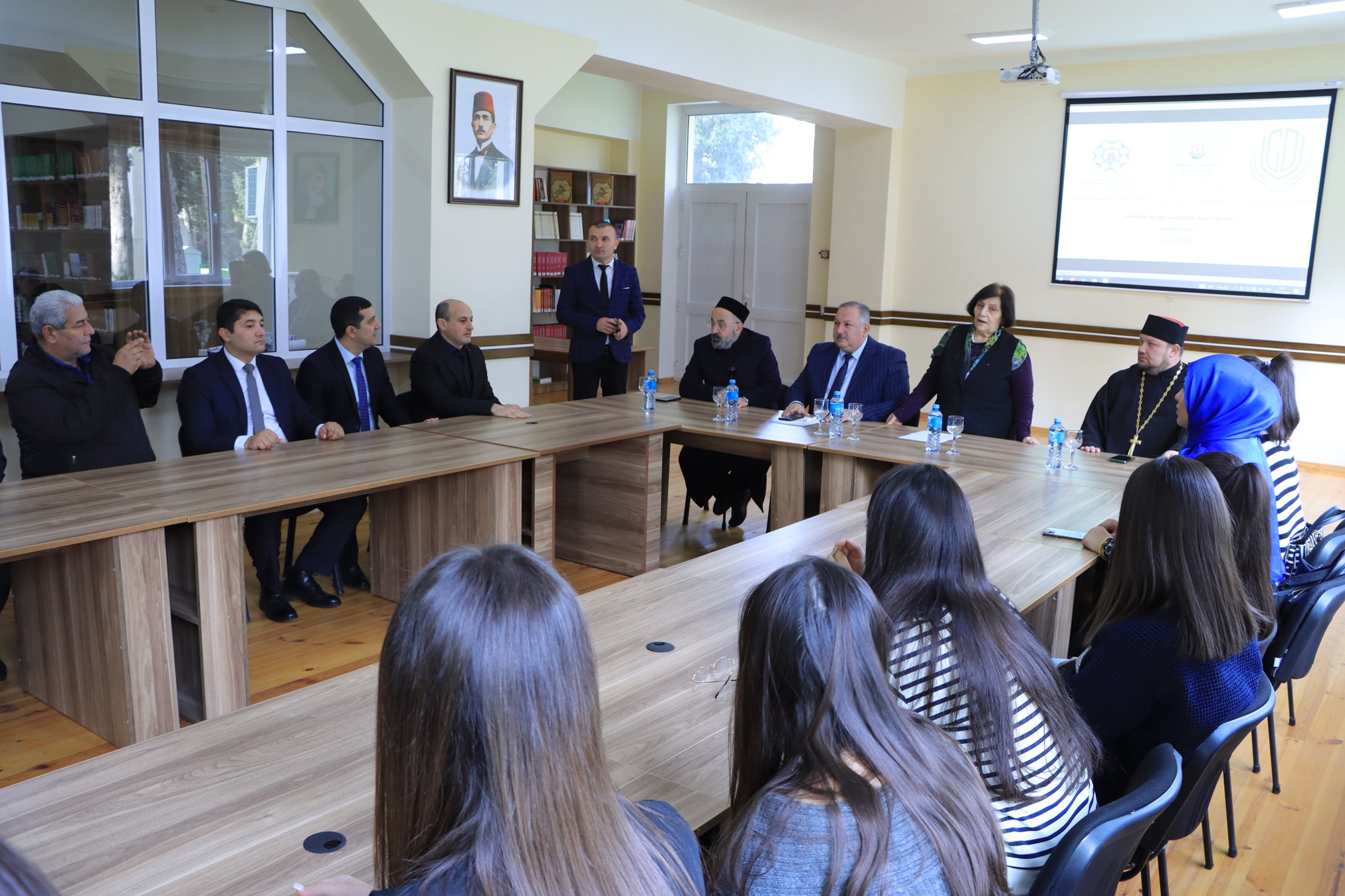 “Heydər Əliyev və mənəvi dəyərlərimiz” 