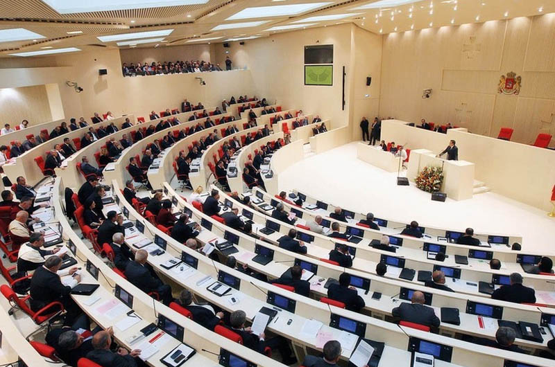 Gürcüstan yeni prezidentini SEÇİR