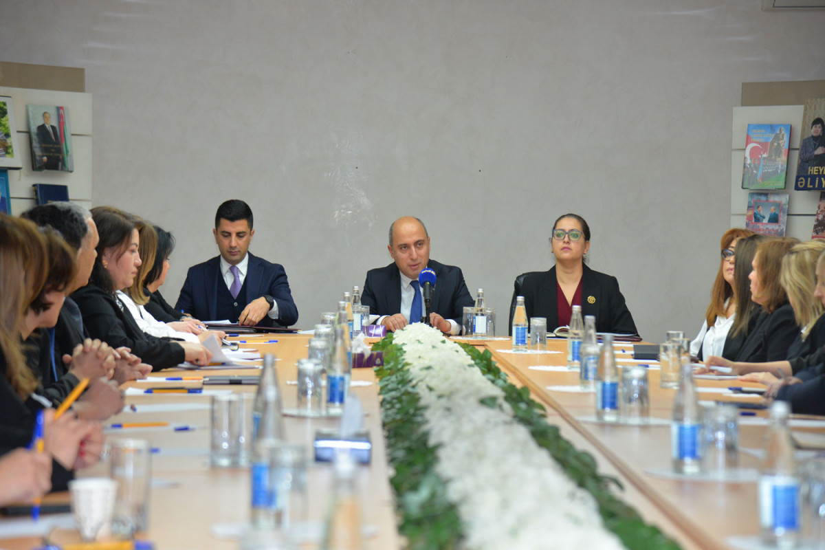 Nazirin məktəb direktorları ilə görüşlərində nələr müzakirə edilir?