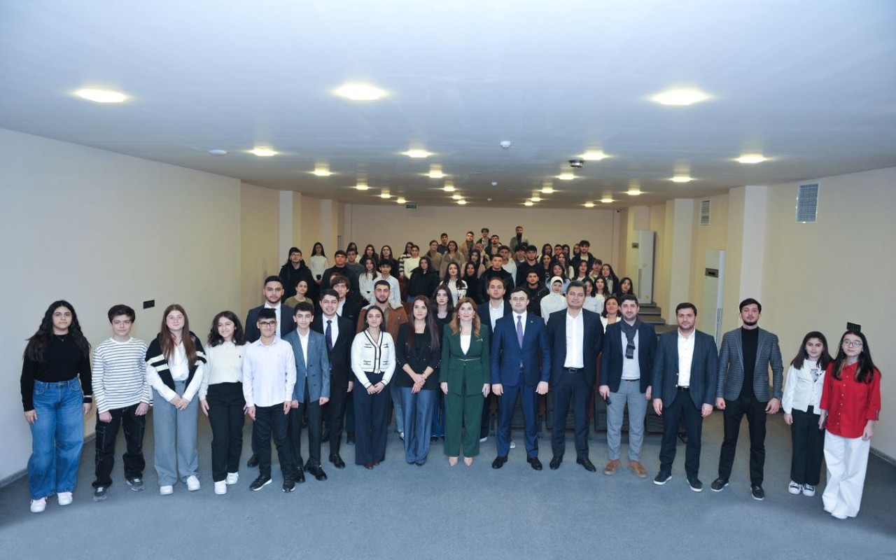 BMU-da iş adamları ilə tələbələrin görüşü keçirilib - FOTOLAR