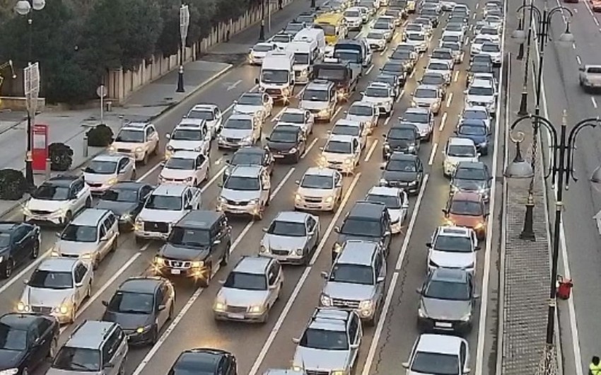 Bakının 11 əsas yolunda tıxac var