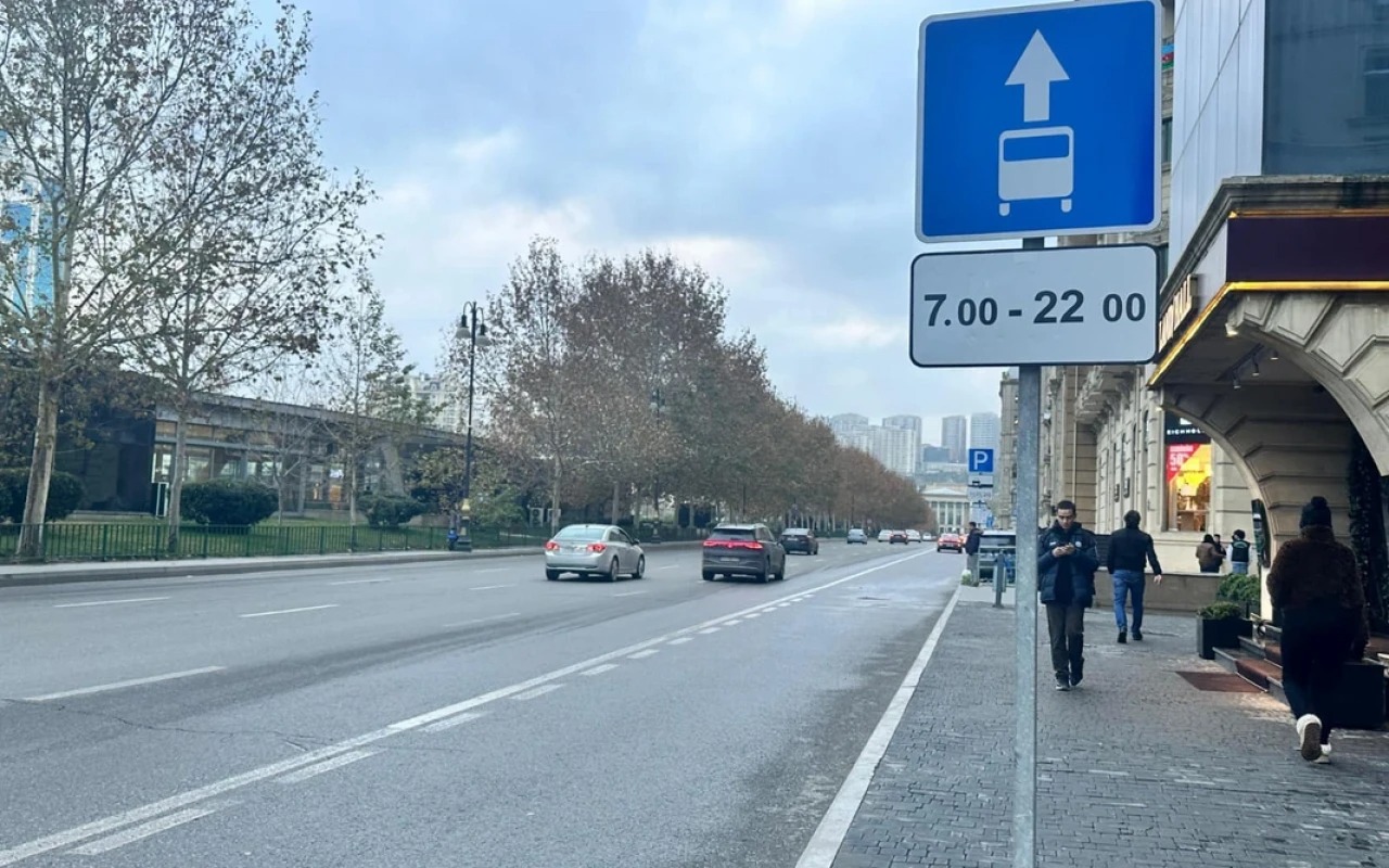 Daha bir küçədə avtobus zolağına saat tətbiq edildi