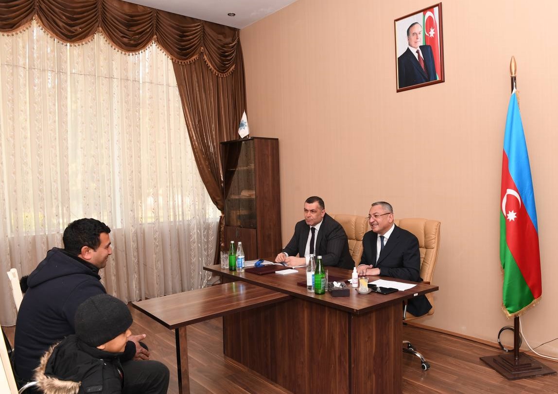 Dövlət Komitəsinin sədri Saatlıda vətəndaşları qəbul edib