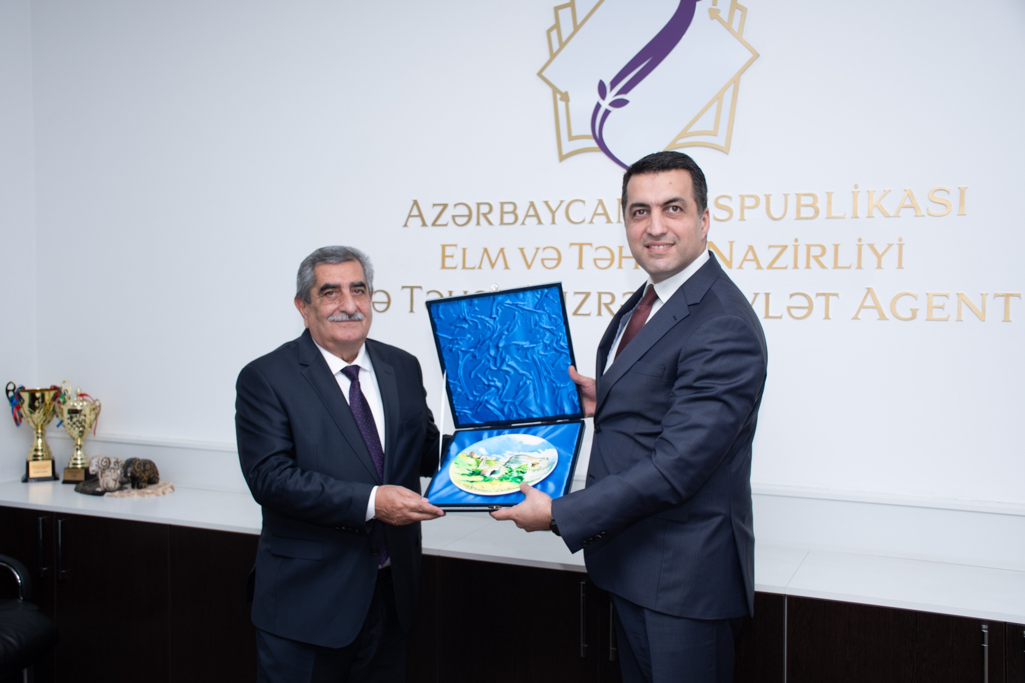 Mərkəzin direktoru təqaüdə GÖNDƏRİLDİ
