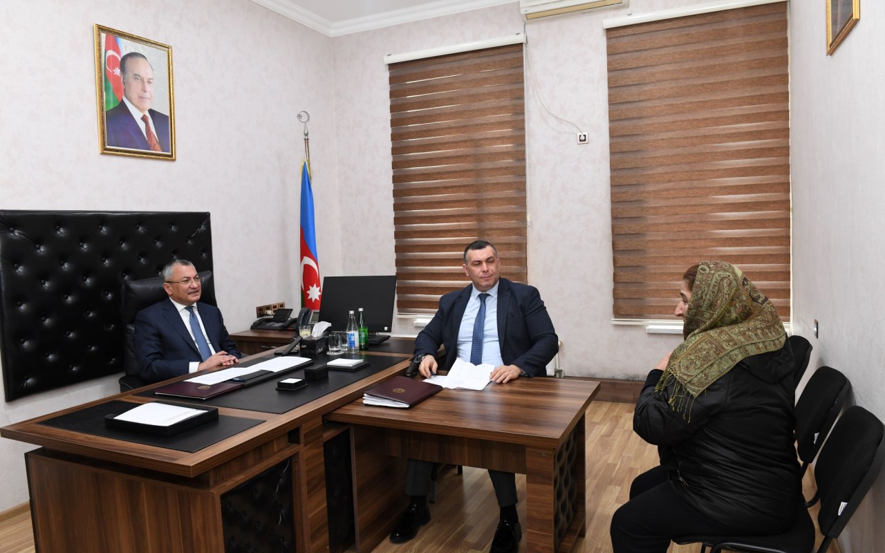 Rövşən Rzayev vətəndaşları qəbul etdi - FOTOLAR