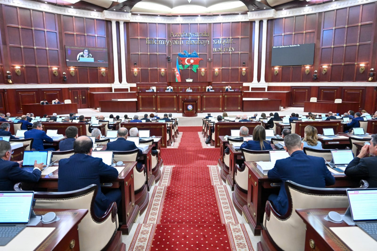 Milli Məclis “Diplomatik xidmət haqqında” qanunu qəbul etdi