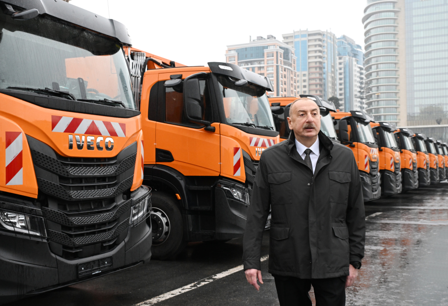 İlham Əliyev Bakıda xüsusi təyinatlı nəqliyyat vasitələri ilə tanış oldu