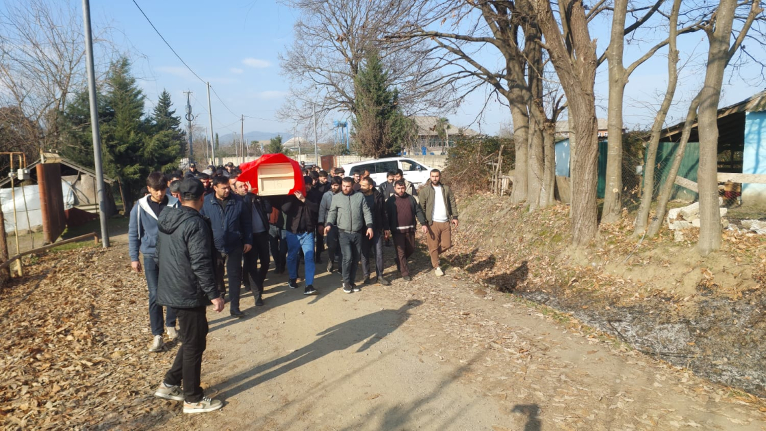Qəzada həyatını itirən 22 yaşlı Əli dəfn olundu