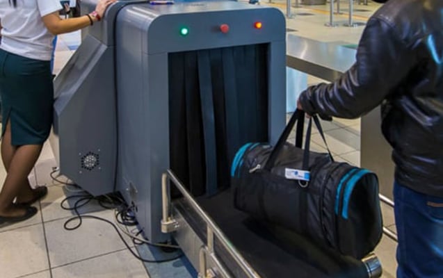 Vəzifəli şəxs Bakı aeroportunda külli miqdarda qızılla TUTULDU