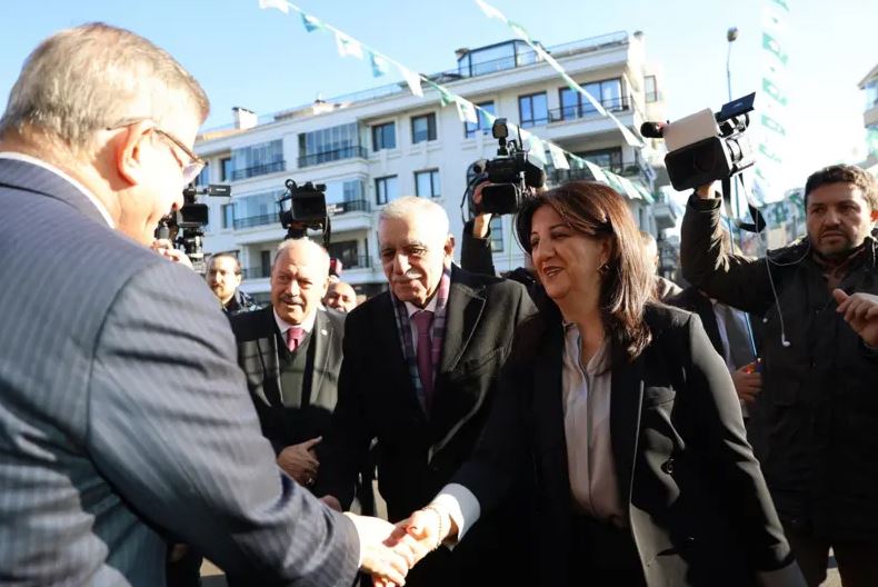 Öcalanla görüşənlər bu dəfə Davutoğlu ilə bir arada - FOTO