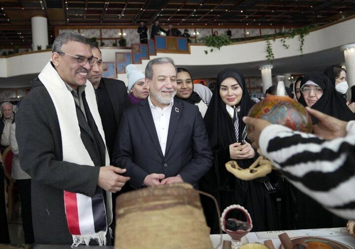 Nazirin özündən 32 yaş kiçik xanımı müzakirələrə səbəb oldu - FOTO