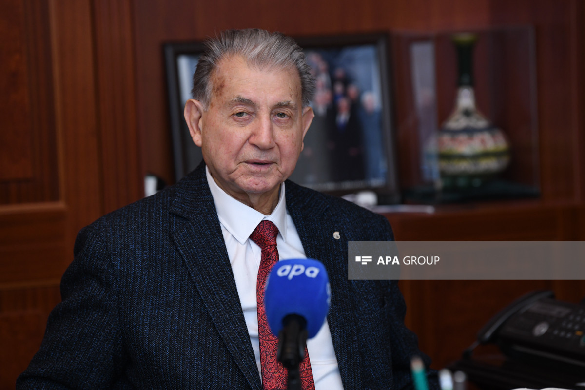 AMEA-nın sabiq prezidenti: “Xaricdəydim, Ətağanın cəddini çağırdım, yollar açıldı” 