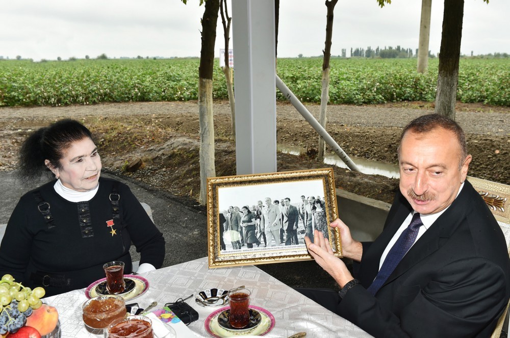Bələdiyyə seçkilərində ən yaşlı qadın namizəd məşhur pambıqçı imiş - FOTO
