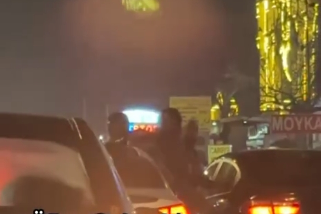 Bakıda küçənin ortasında əlbəyaxa dava: araşdırma aparılır - VİDEO