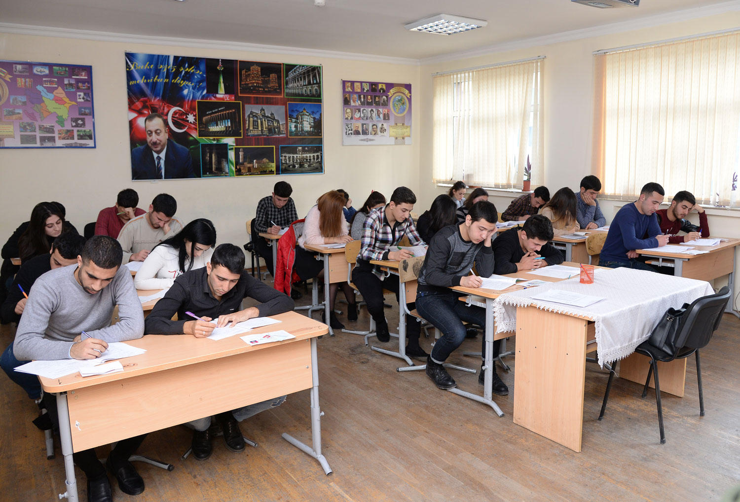 Orta məktəbi başa vura bilməyənlər üçün imtahan keçiriləcək