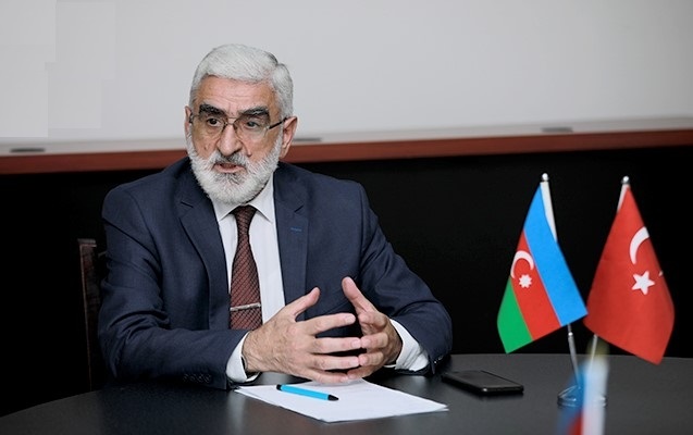İlahinin Siyasi Partiyası və Mürşidi