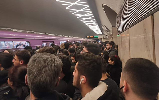 Metroda qadına qarşı əxlaqsız hərəkətlər etdi - Həbs olundu