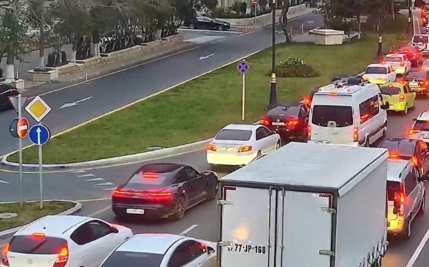 Bakının əsas yollarında TIXAC var