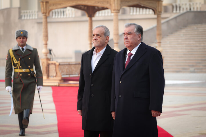 İran prezidenti Tacikistana gedib