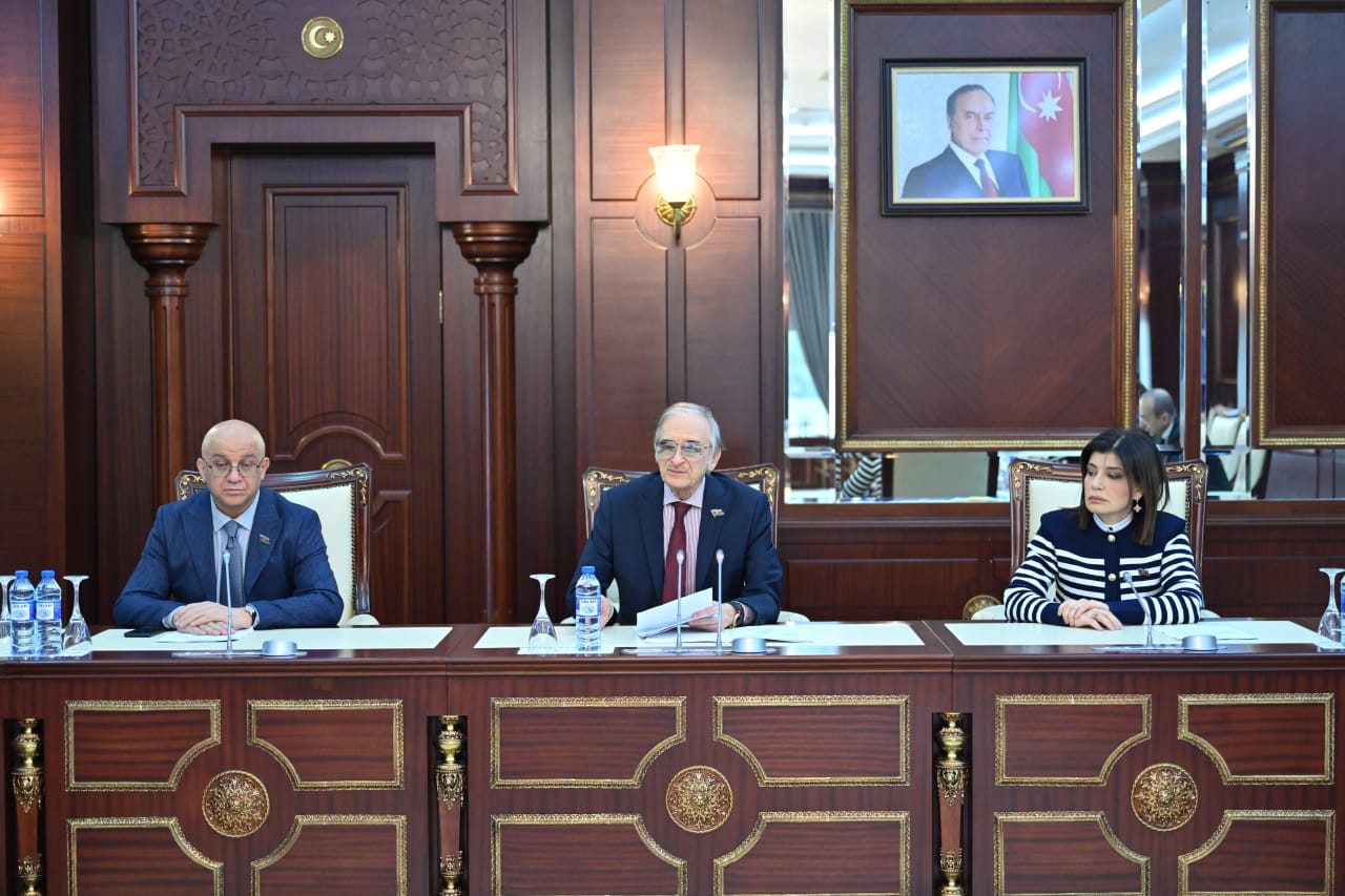 İki qanun layihəsi plenar iclasa tövsiyə olundu