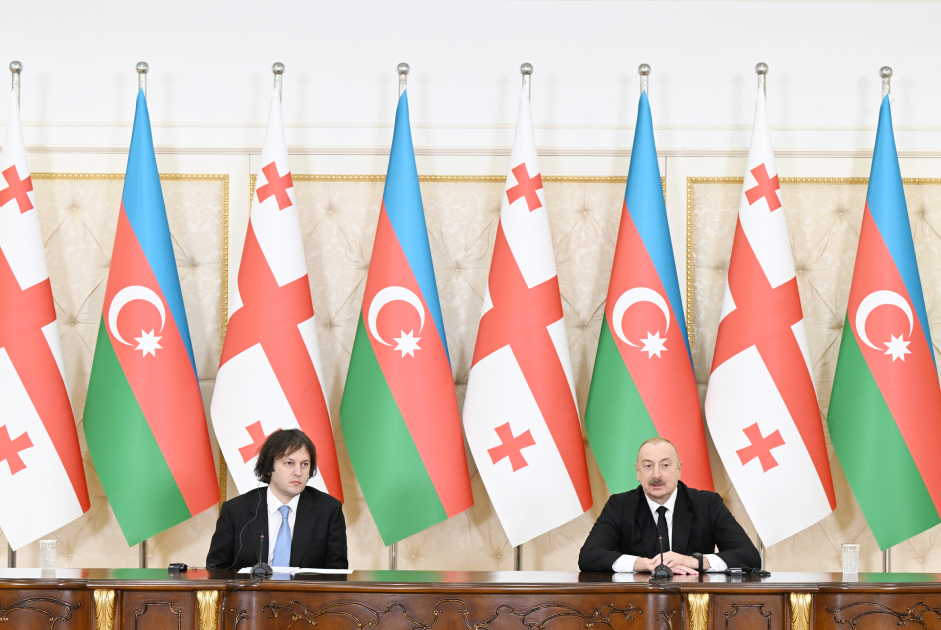 Siz fərqli Lidersiniz və bizim üçün nümunəsiniz