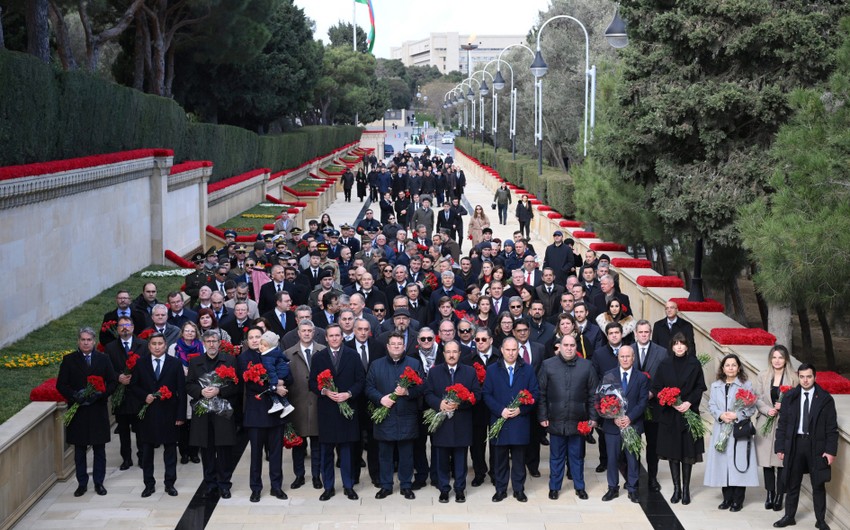 Diplomatik korpus nümayəndələri Şəhidlər xiyabanında