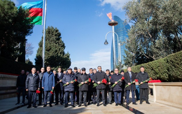 ADY sədri və kollektivi Şəhidlər xiyabanını ziyarət etdi - FOTOLAR