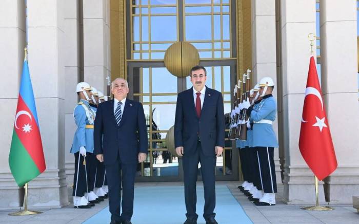 Əli Əsədov Cevdet Yılmaza başsağlığı verdi