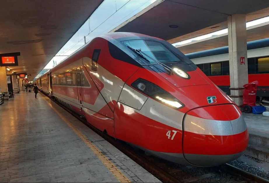 İtaliyada dəmir yolu işçiləri etiraza qalxdı