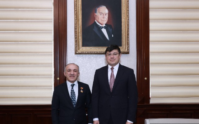 Fuad Muradov Natiq Bağırova medal təqdim etdi - FOTO