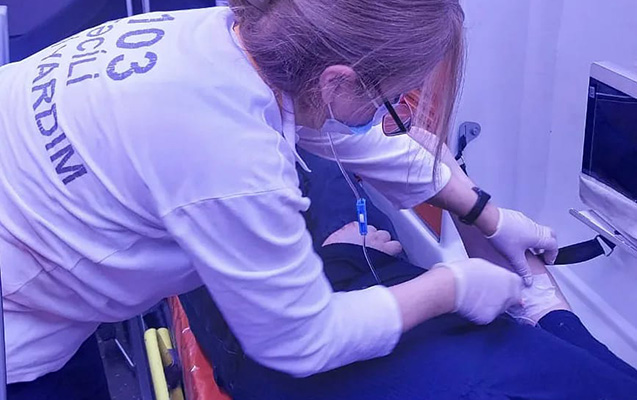 Seçicinin halı pisləşdi, təcili yardım çağırıldı