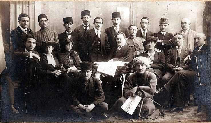 Bir şəklin tarixçəsi: Rəsulzadə və Hacıbəyli - İki əqidə dostu bir arada - FOTO