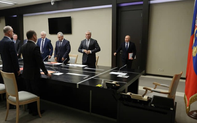 Putin Təhlükəsizlik Şurasını topladı