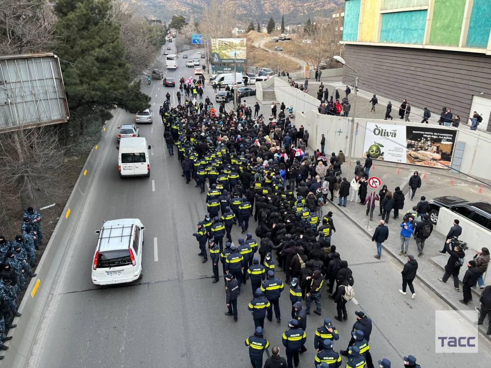 Gürcülər yenidən etiraza başladı: tutulanlar var 
