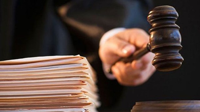 11 nəfərə qarşı dələduzluqda təqsirləndirilən icra məmurunun məhkəmə işi