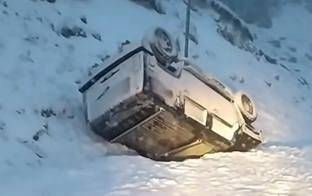 Qusarda "Hummer" aşdı: sahibi maşını qoyub uzaqlaşdı - VİDEO