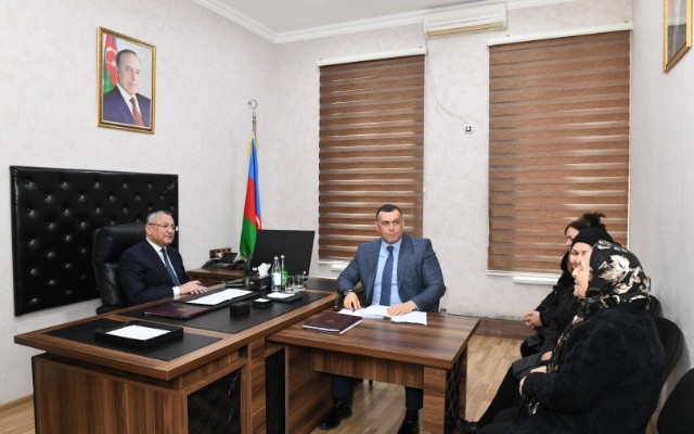 Rövşən Rzayev vətəndaşların müraciətlərini dinlədi - FOTOLAR