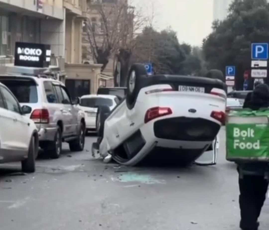 Bakıda "Kia" 4 maşını əzib aşdı - Hadisə yerindən GÖRÜNTÜLƏR