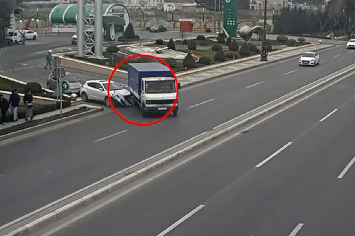 Heydər Əliyev prospektində qəza - Tıxac yarandı