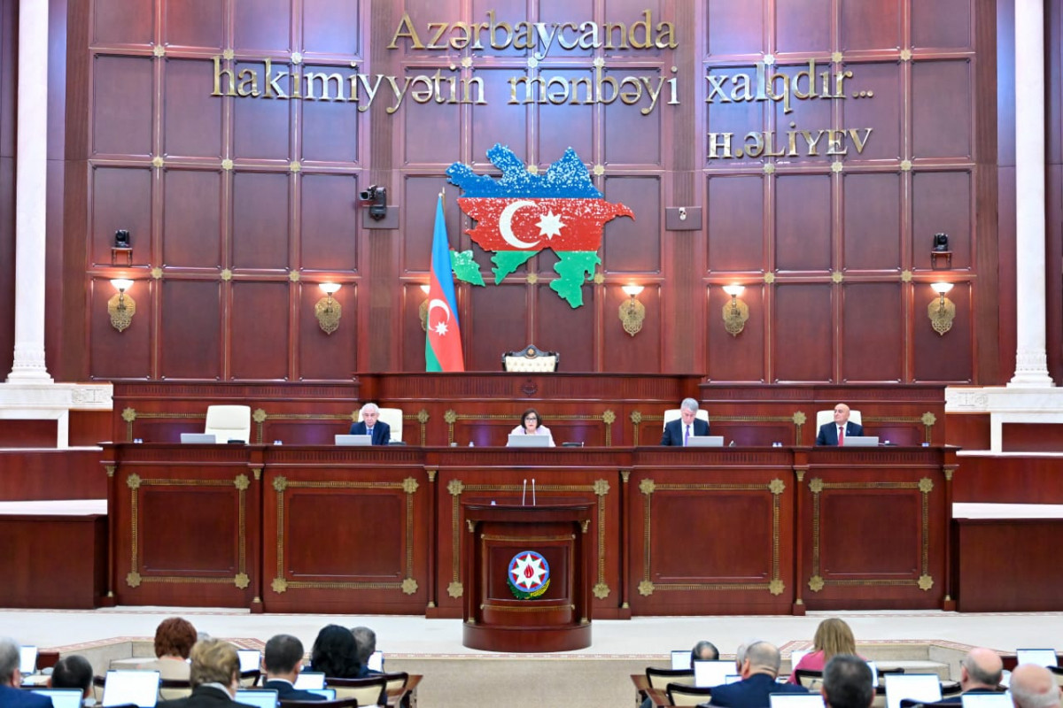 Parlament bələdiyyələrlə bağlı hesabatı qəbul etdi 