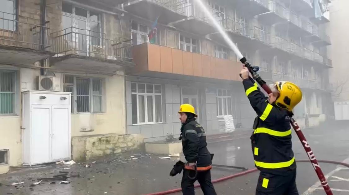 Bakıda beşmərtəbəli binada yanğın: sakinlər təxliyə edildi - YENİLƏNİB