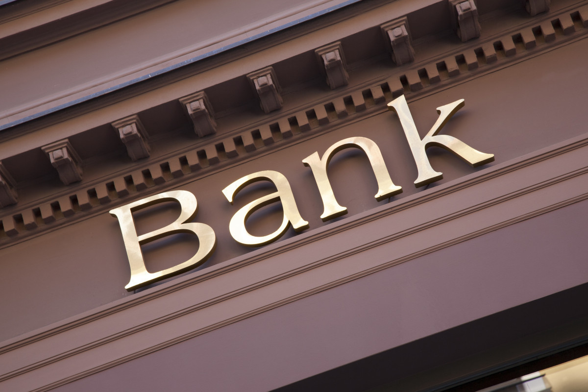 İki bağlanmış bankın əmlakları satışa çıxarılır