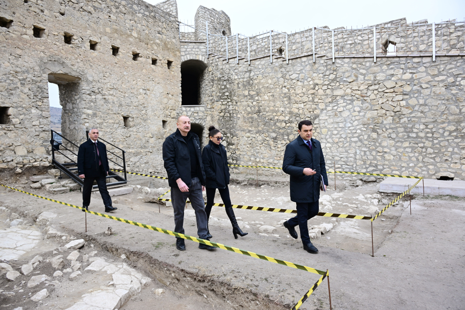 Prezident və xanımı Əsgəran qalasında