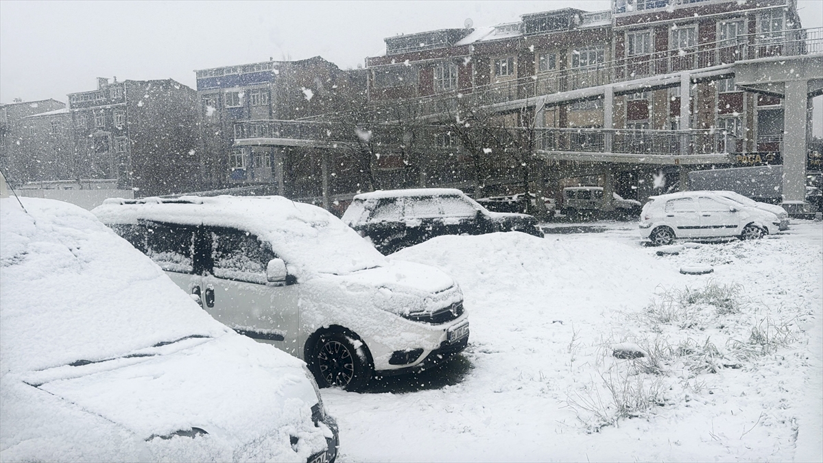 İstanbul ağ örpəyə büründü - FOTOLAR