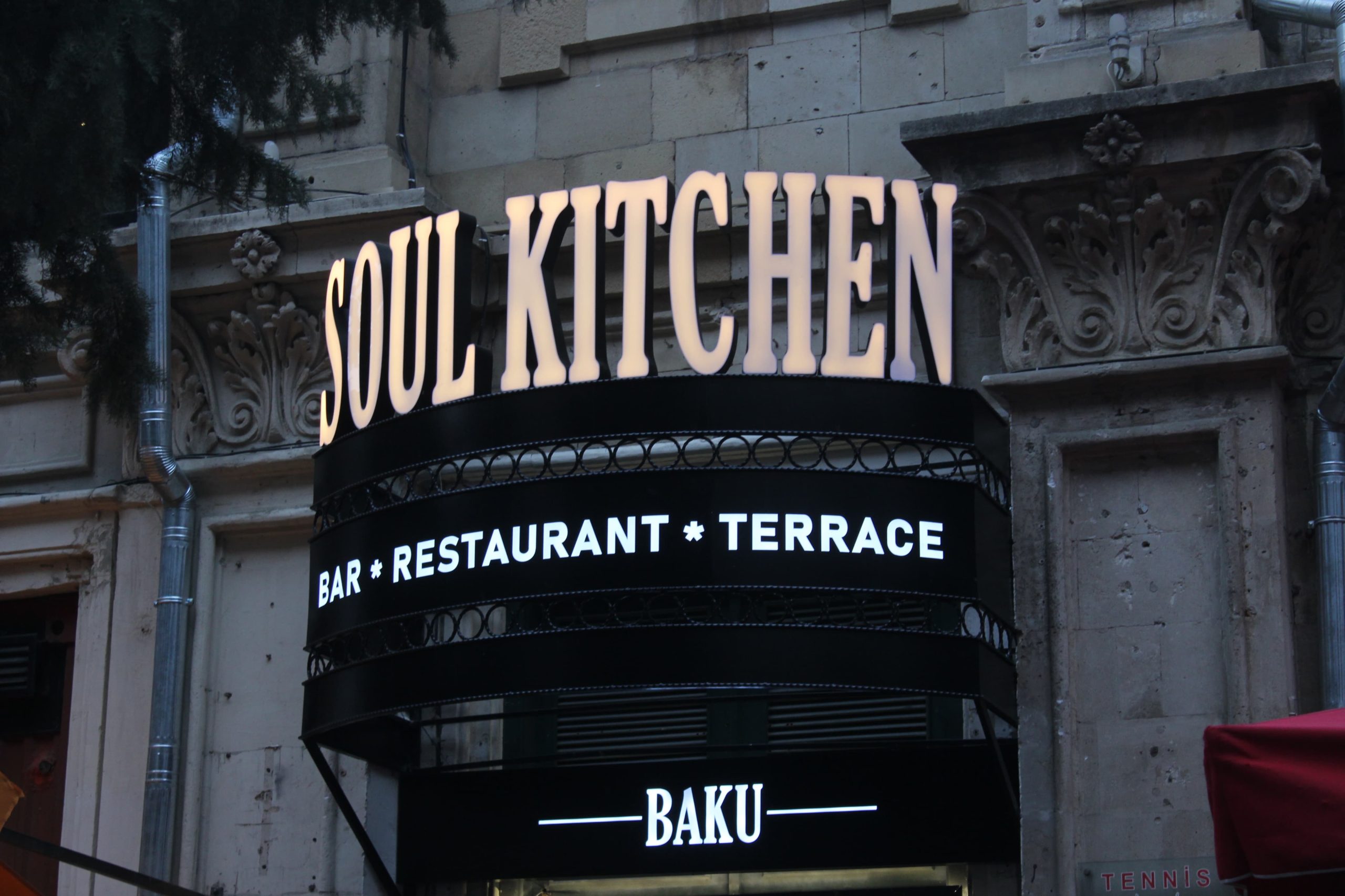 "Soul Kitchen" 10 yaşında - möhtəşəm musiqi ilə unudulmaz şam yeməyi